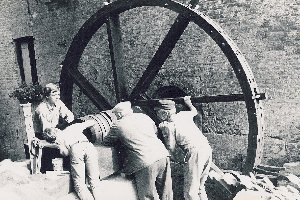 Erneuerung Wasserrad 1980